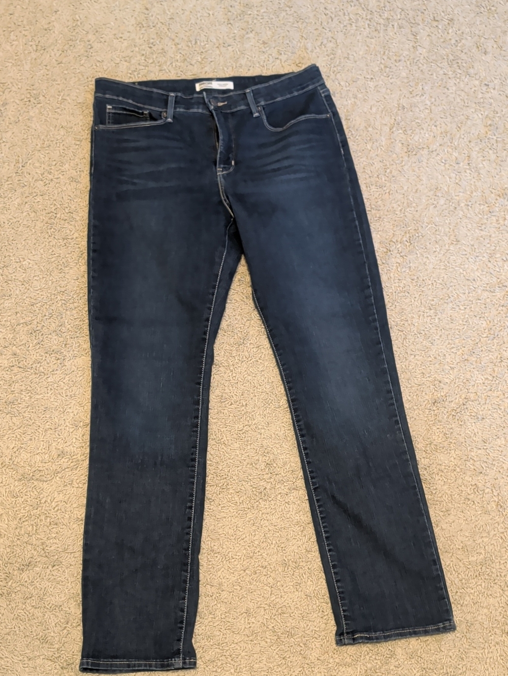 Signature by Levi Strauss Women’s Dark Indigo Totally Shaping Straight Jeans